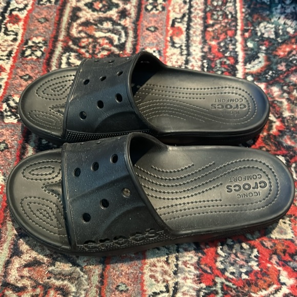 Men’s black crocs slip on shoes - Picture 2 of 6